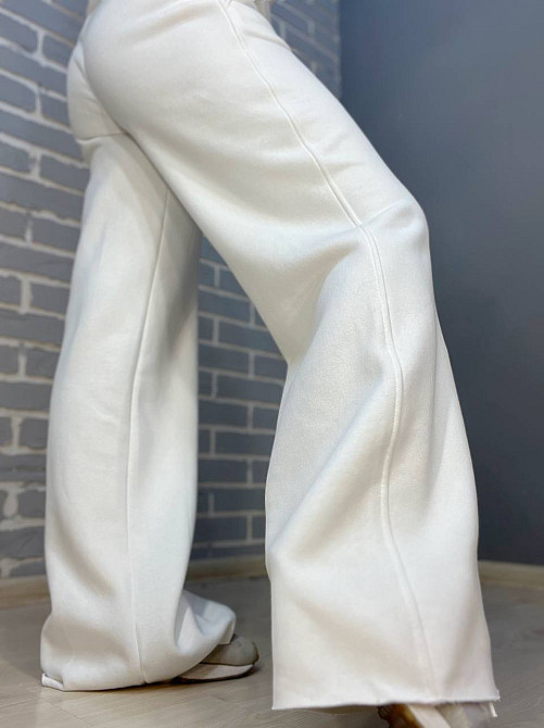 Штани жіночі Quzen 388 спортивні палаццо широкі вільні від стегна утеплені на флісі білі, білий, M Одеса - фото 2