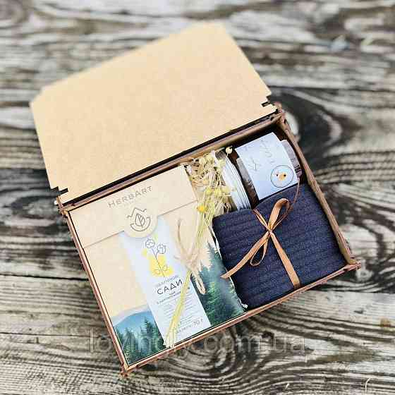 Подарунок чоловіку, батьку чи другу — чай із Карпат, мед, шкарпетки з кашеміру, дерев’яний бокс Ірпінь