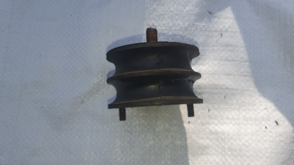 Подушка опори двигуна передня в зборі ВАЗ-2101. 2101-1001020. Харків - фото 1