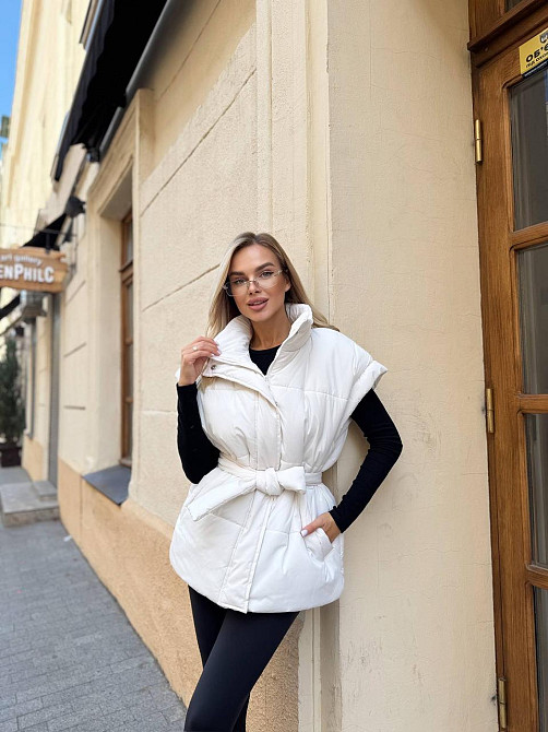 Женская теплая жилетка с поясом плащевка эмми на силиконе Одесса - изображение 7