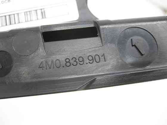 VAG  4M0839901 Вертикальна накладка на задніх лівих дверях спереду Одеса