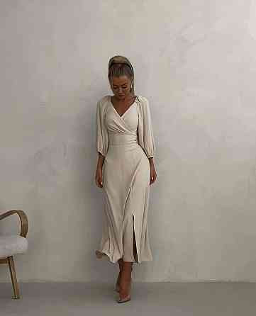 Женское романтическое приталенное платье с разрезом костюмка Бежевый, 42/44 Одесса