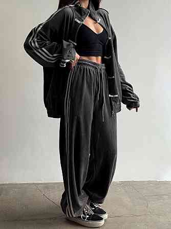 Женский костюм двойка: кофта и штаны в спортивном стиле с лампасами велюр Одесса