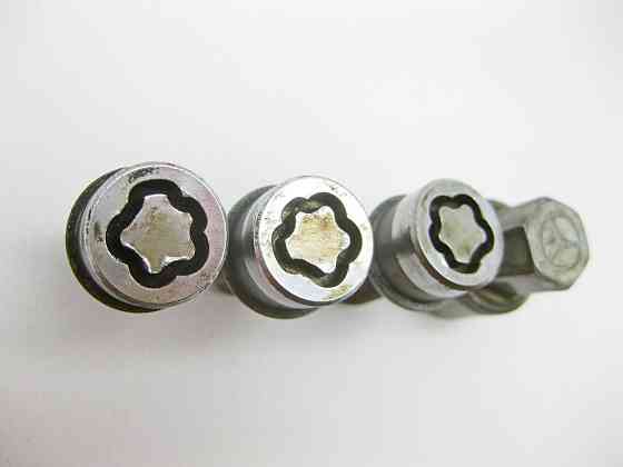 Mercedes-Benz  B66470153 Комплект секретних ступичних болтів M12 x 1.5 x 21 мм C-Class W203 CLK C208 SLK R170 R171 Одесса