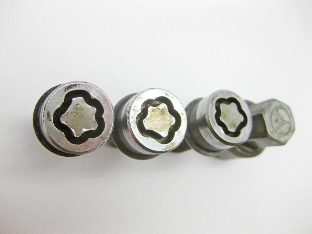 Mercedes-Benz  B66470153 Комплект секретних ступичних болтів M12 x 1.5 x 21 мм C-Class W203 CLK C208 SLK R170 R171 Одесса - изображение 6