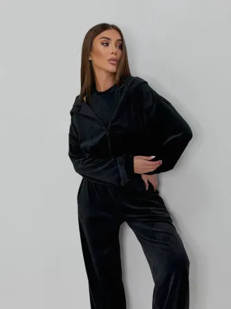 Костюм-тройка, состоящий из удобной толстовки на кулиске, стильных брюк и топа Одесса