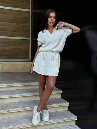 Женский стильный прогулочный костюм двойка: футболка поло + юбка вязка Молочный Одесса