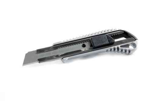 Ніж висувний 18 мм металевий, погумований корпус, автозамок СІЛА Рівне