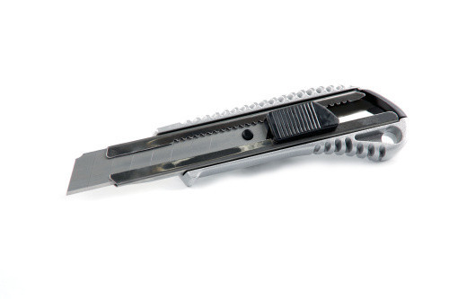 Нож выдвижной 18мм металлический, обрезиненный корпус, автозамок СИЛА Ровно - изображение 1