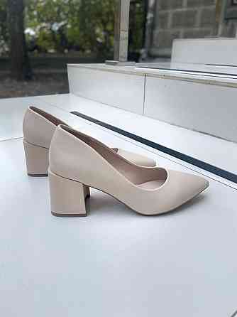 Loretta Туфлі жіночі LORETTA бежеві еко-шкіра каблук 6 см 36р.-23.5см. 38р.-25см. (A320-5) Коломыя