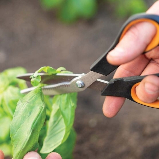 Универсальные Ножницы для трав и овощей с зубчатым лезвием Fiskars 