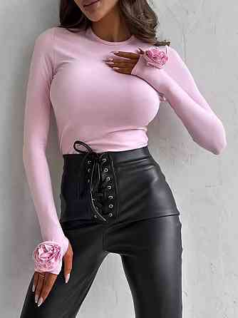 Жіночий лонгслів із витонченими трояндами на руках трикотаж масло Рожевий Одеса