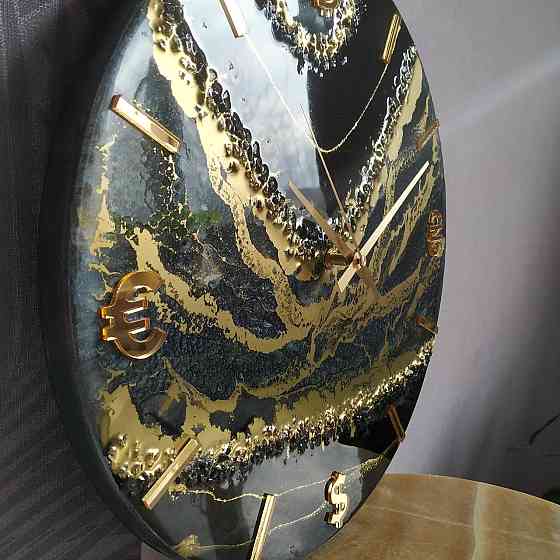 Настіний годинник з епоксидної смоли ручної роботи Дніпро