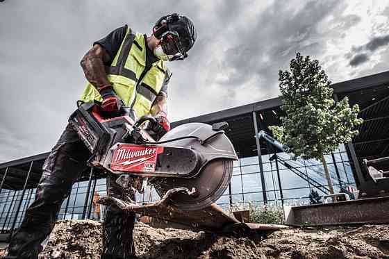 Каска захисна BOLT100 вентильована для промислового альпінізму чорна MILWAUKEE Одеса