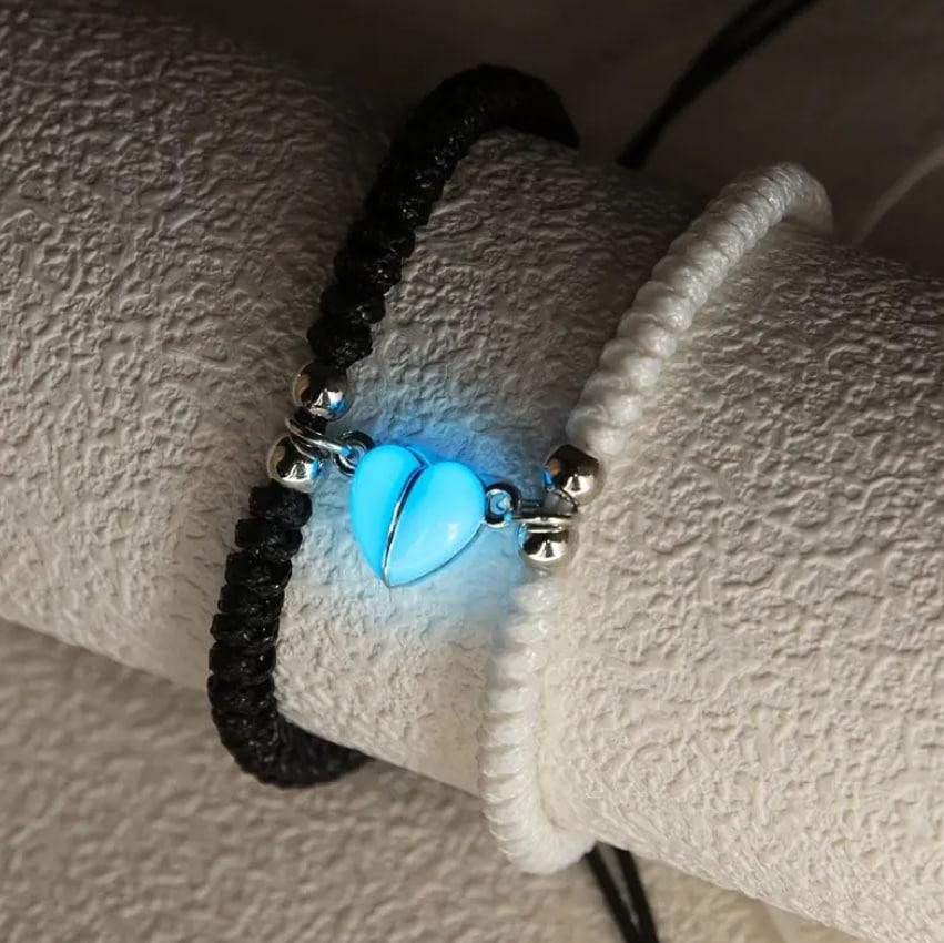 Парні браслети із серцем, що світиться у темряві (2 шт) – чорний та білий, регульовані Київ - фото 1