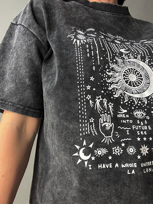 Футболка женская A-N 25062 оверсайз вареная тай-дай с принтом луна, черный, one size Киев - изображение 12