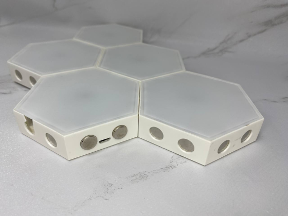 Б/В Модульний сенсорний світильник Hexagon RGB: Креативне геометричне світло для вашого інтер'єру Київ