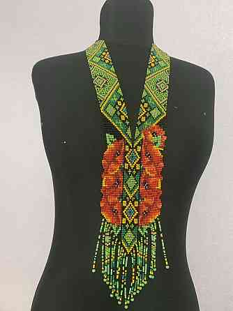 Гердан «Мак в зеленій вишиванці» з бісеру Коломия