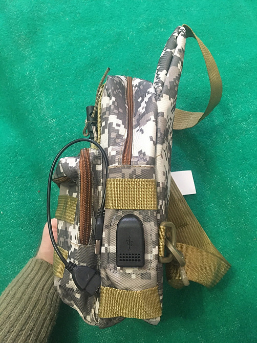 Мужская сумка тактическая через плечо хаки, пиксель - размер сумки 35*21см, 3 кармана, с USB шнуром Киев - изображение 3