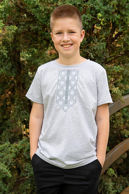 Футболка с вышивкой для мальчика ,95% хлопок, серый меланж топ Юрма одяг 146 Киев - изображение 1