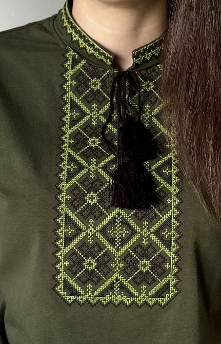 Жіноча футболка вишиванка кольору хакі з салатово -чорним орнаментом Київ - фото 3