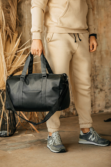 Спортивна дорожня сумка для тренувань і фітнесу з плечовим ременем, чорнаMasterSem Київ - фото 1