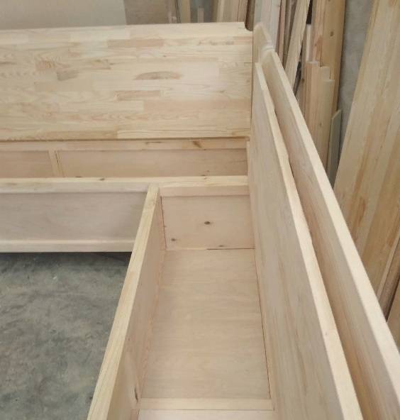 Угловая кухонная скамейка 