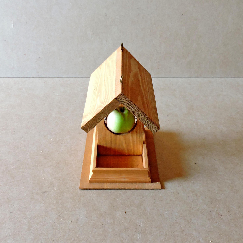 Кормушка садовая для птиц 