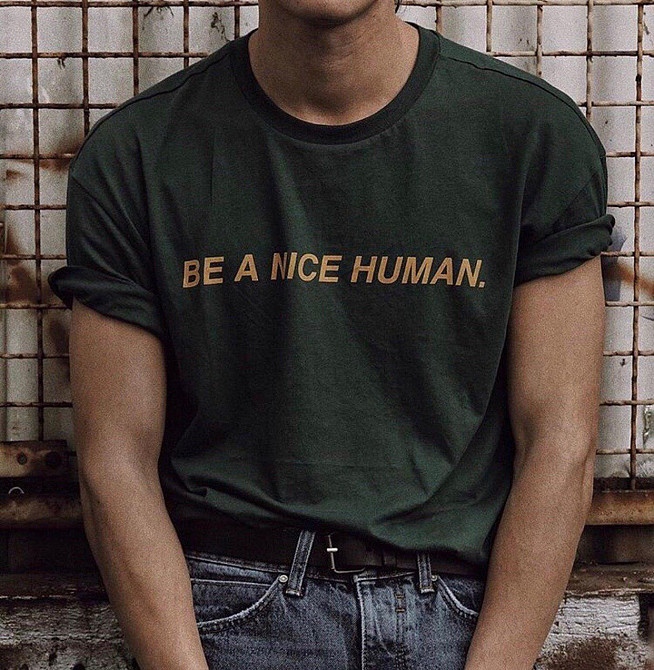 Біла жіноча/чоловіча футболка з малюнком — BE A NICE HUMAN. Чернівці - фото 1