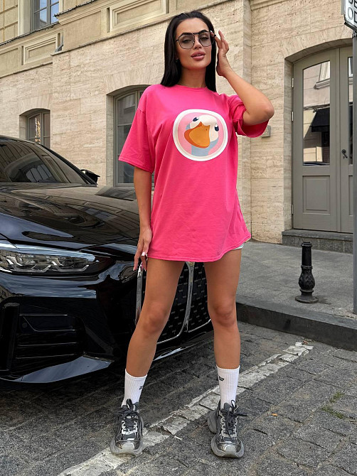 Жіноча подовжена оверсайз футболка з милим принтом турецький кулір Одеса - фото 6