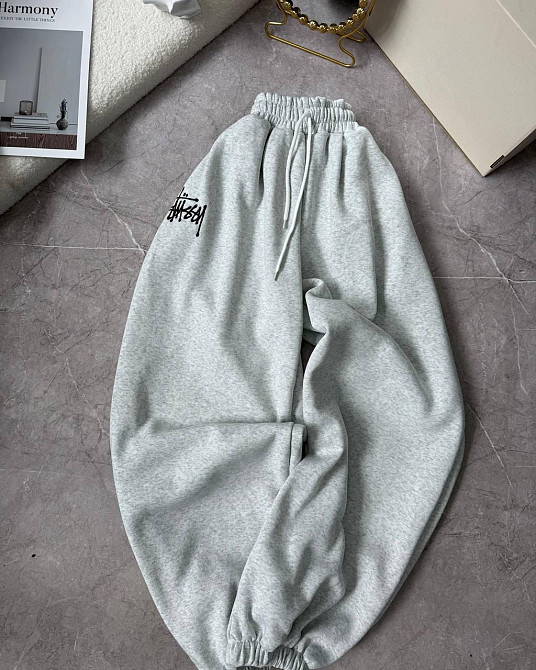 Жіночі обʼємні теплі оверсайз штани трьохнитка на флісі з вишивкою Одеса - фото 4