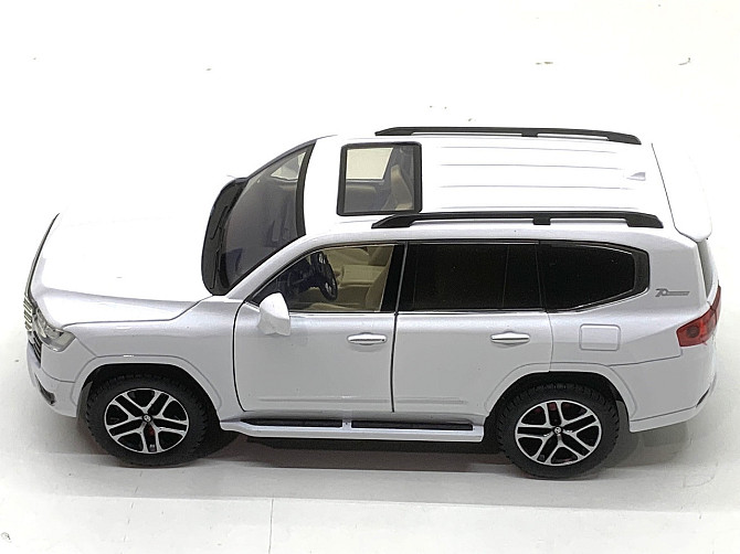 Машина Автосвіт Toyota Land Cruiser 300 інерційна відчиняються двері капот багажник 20 см Біла (AP-2007) Чернігів - фото 9