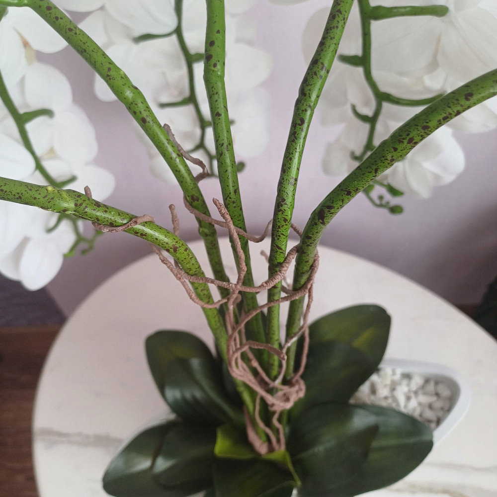 Штучна латексна орхідея преміум у білому керамічному кашпо на п'ять гілок біла Дніпро - фото 7