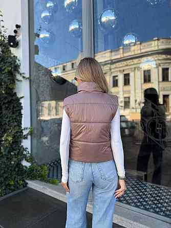 Жіноча утеплена жилетка на блискавці плащівка лак на синтепоні Капучино, 42 Одеса