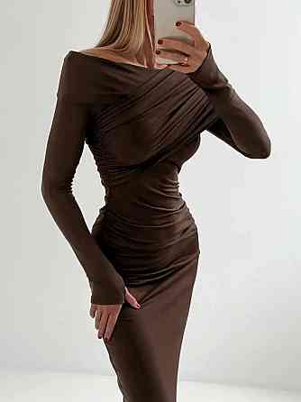 Женское силуэтное платье трансформер с открытыми плечами трикотаж Шоколад Одесса