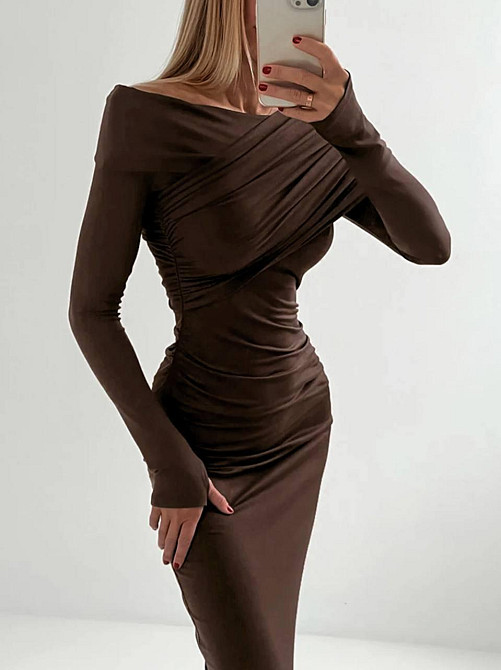 Женское силуэтное платье трансформер с открытыми плечами трикотаж Шоколад Одесса - изображение 3
