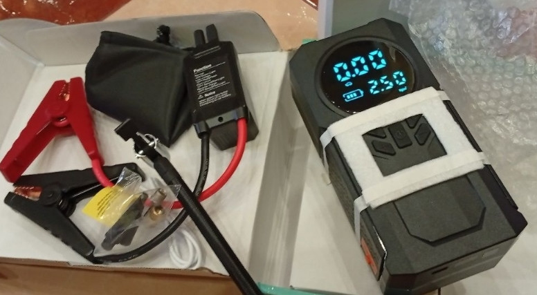 Бустер 4 в 1. Пусковий+бездротовий насос+павербанк+ліхтар 8800 мАг. Киев - изображение 4