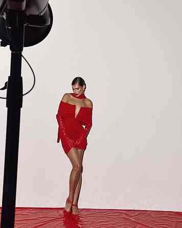 Женское привлекательное роскошное мини-платье с открытым декольте Красный, 46/48 Одесса