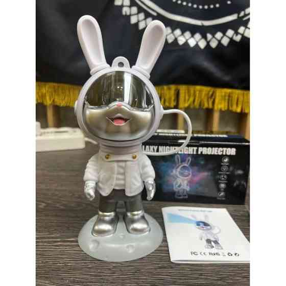 Нічник "Зоряне небо" Moon Bunny у формі зайця-космонавта з пультом керування та проєкцією неба Київ
