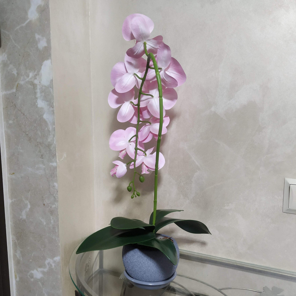 Штучна латексна орхідея VIP у сірому керамічному кашпо на одну рожеву гілку Дніпро - фото 5