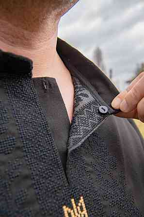 Вишиванка чоловіча лляна, чорна, з довгим рукавом, топ Київ