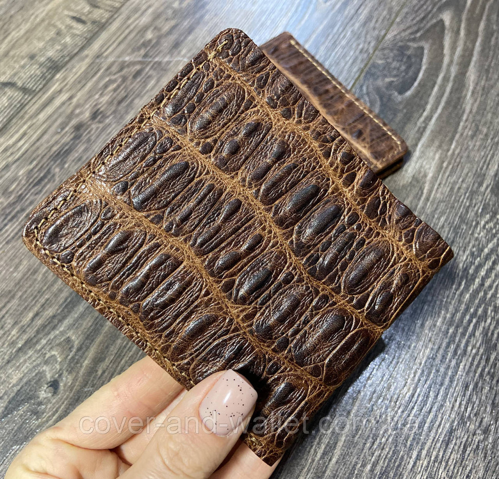 Тонкий компактний чоловічий гаманець із фактурної шкіри під крокодила Old Traditions Київ - фото 6