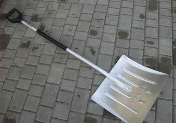 Лопата (Скрепер) для Снігу Fiskars (143060/1001636) Алюмінієва Нововолинськ