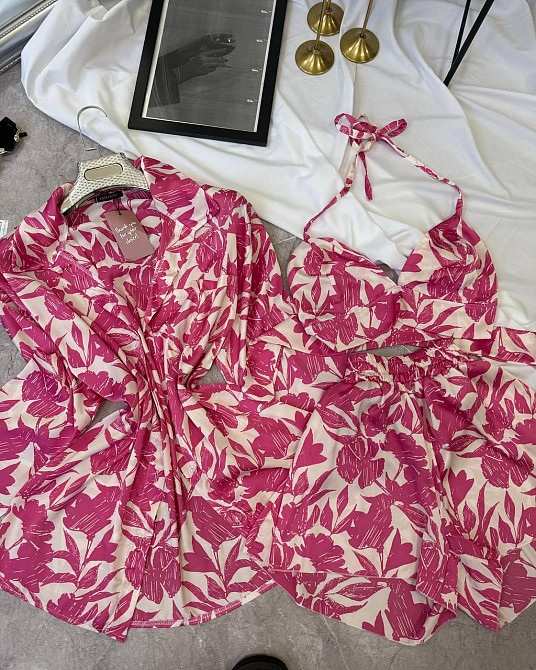 Жіночий легкий принтований костюм-трійка: сорочка топ і шорти із шовку Рожевий Одеса - фото 2