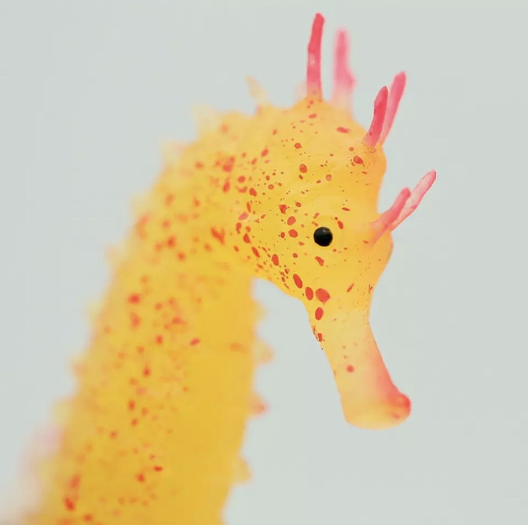 Морской конек желтый, силиконовый и люминисцентный (светящийся )декор в аквариум - размер 10*5 см Киев - изображение 3