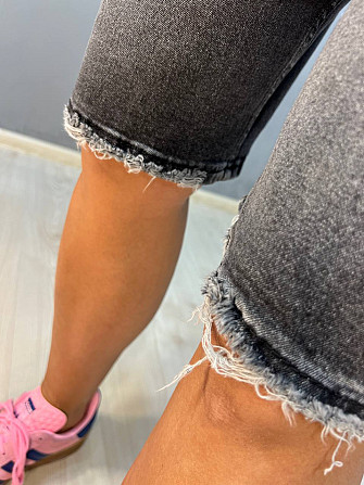Шорты женские джинсовые Q-4 Denim 544-24 бермуды косые карманы длина до колен рваные черные, черный, Одесса - изображение 3