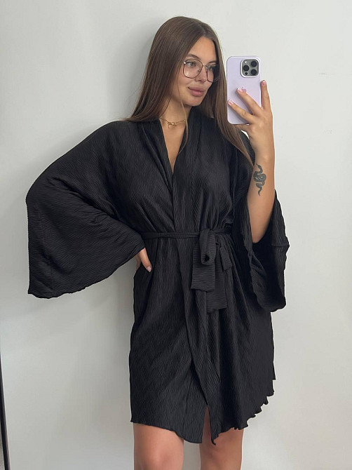 Жіночий халат зі стрейч-плісе з поясом Чорний Харків - фото 1