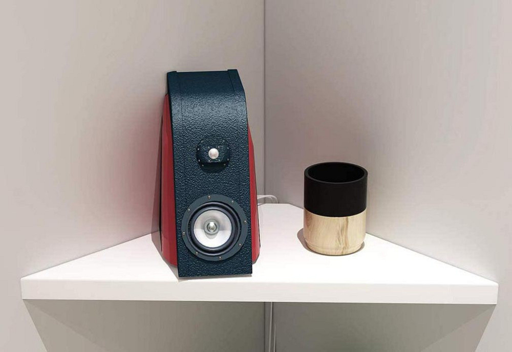 Угловая настенная полка 