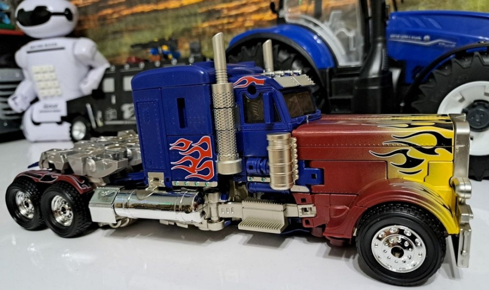 Трансформер Optimus Prime  Высота трансформера 30 см Киев - изображение 3