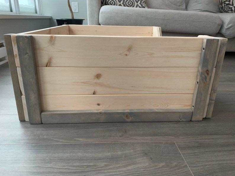 Лежак деревянный для собаки 